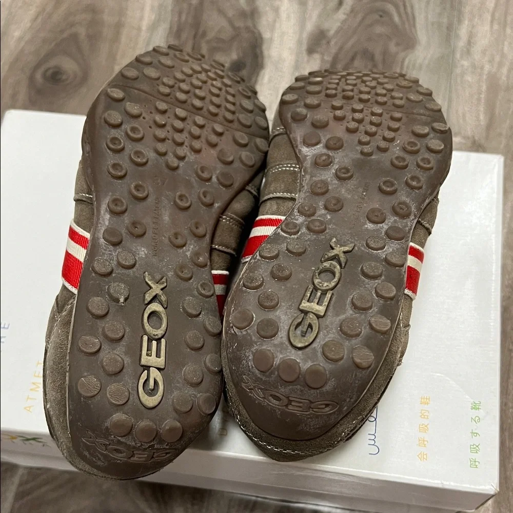 🔥🔥Geox Boys Slip-On Loafers in tan color